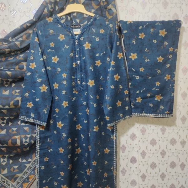 𝑵𝒆𝒘 𝑲𝒉𝒂𝒅𝒅𝒆𝒓 embroidered 𝑪𝒐𝒍𝒍𝒆𝒄𝒕𝒊𝒐𝒏