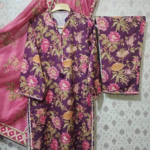 𝑵𝒆𝒘 𝑲𝒉𝒂𝒅𝒅𝒆𝒓 embroidered 𝑪𝒐𝒍𝒍𝒆𝒄𝒕𝒊𝒐𝒏