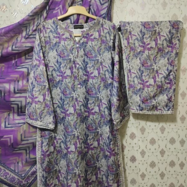 𝑵𝒆𝒘 𝑲𝒉𝒂𝒅𝒅𝒆𝒓 embroidered 𝑪𝒐𝒍𝒍𝒆𝒄𝒕𝒊𝒐𝒏