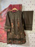 SADABAHAR STITCH LUXURY EMB LAWN 3PEC COLL'25 - Image 2