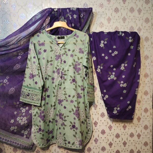 𝙎𝘼𝘿𝘼𝘽𝘼𝙃𝘼𝙍 𝙇𝙪𝙭𝙪𝙧𝙮 Lawn MALIKA Heavy 𝙀𝙢𝙗 𝙒𝙞𝙩𝙝 𝘿𝙞𝙜𝙞𝙩𝙖𝙡 Printed 𝘿𝙪𝙥𝙖𝙩𝙩𝙖 With Shalwar 𝟯𝙋 𝙎𝙏𝙄𝙏𝘾𝙃𝙀𝘿 𝘾𝙊𝙇𝙇𝙀𝘾𝙏𝙄𝙊𝙉 𝟮𝟬𝟮6